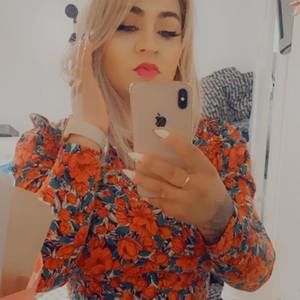 Meet your Posher, Maria